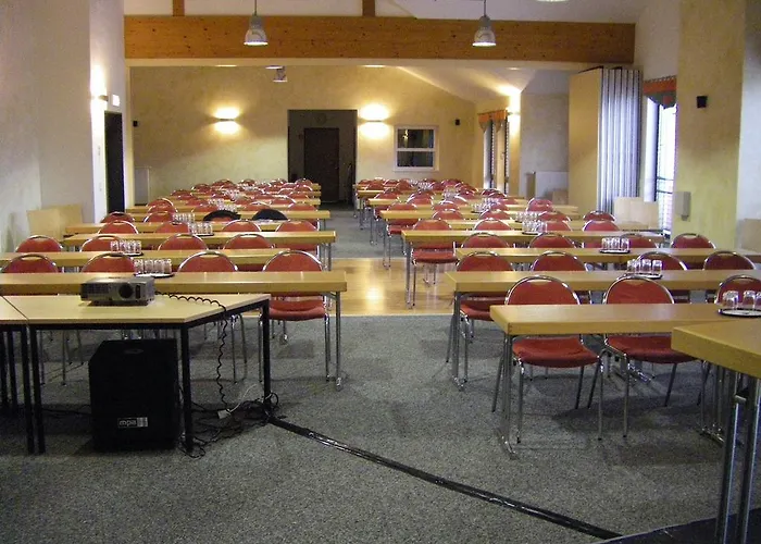 Euroville Jugend- Und Hotel