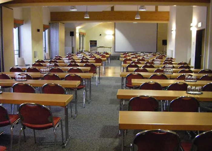 Euroville Jugend- Und 2*